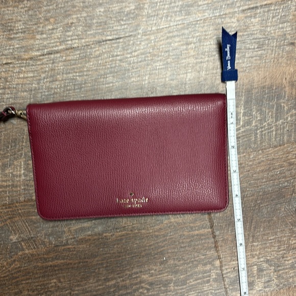 🌻 Kate Spade Maroon Purple Wristlet Zip Clutch Like New - Picture 7 of 7